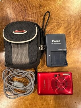 Canon PowerShot SD780 IS 12.1MP Digital Camera W/ Battery, Charger, Sd Card